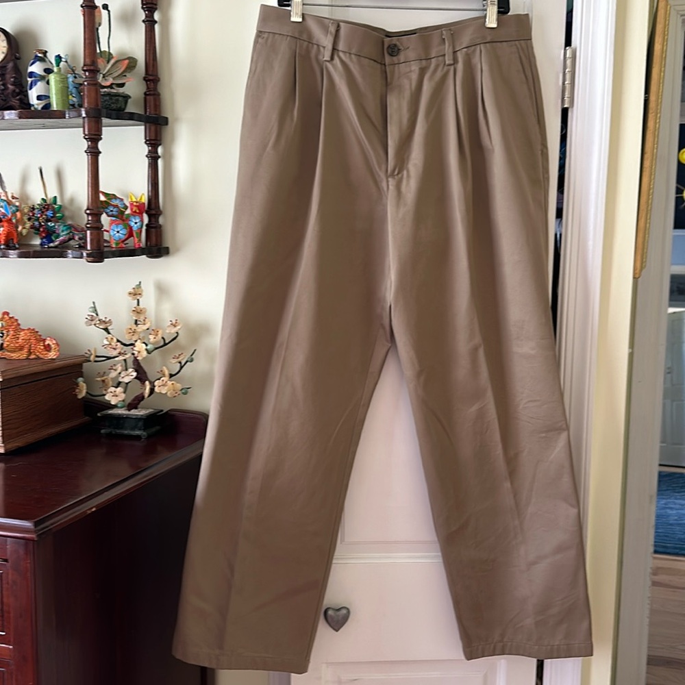 Dockers Classic fit slacks. New with no tag